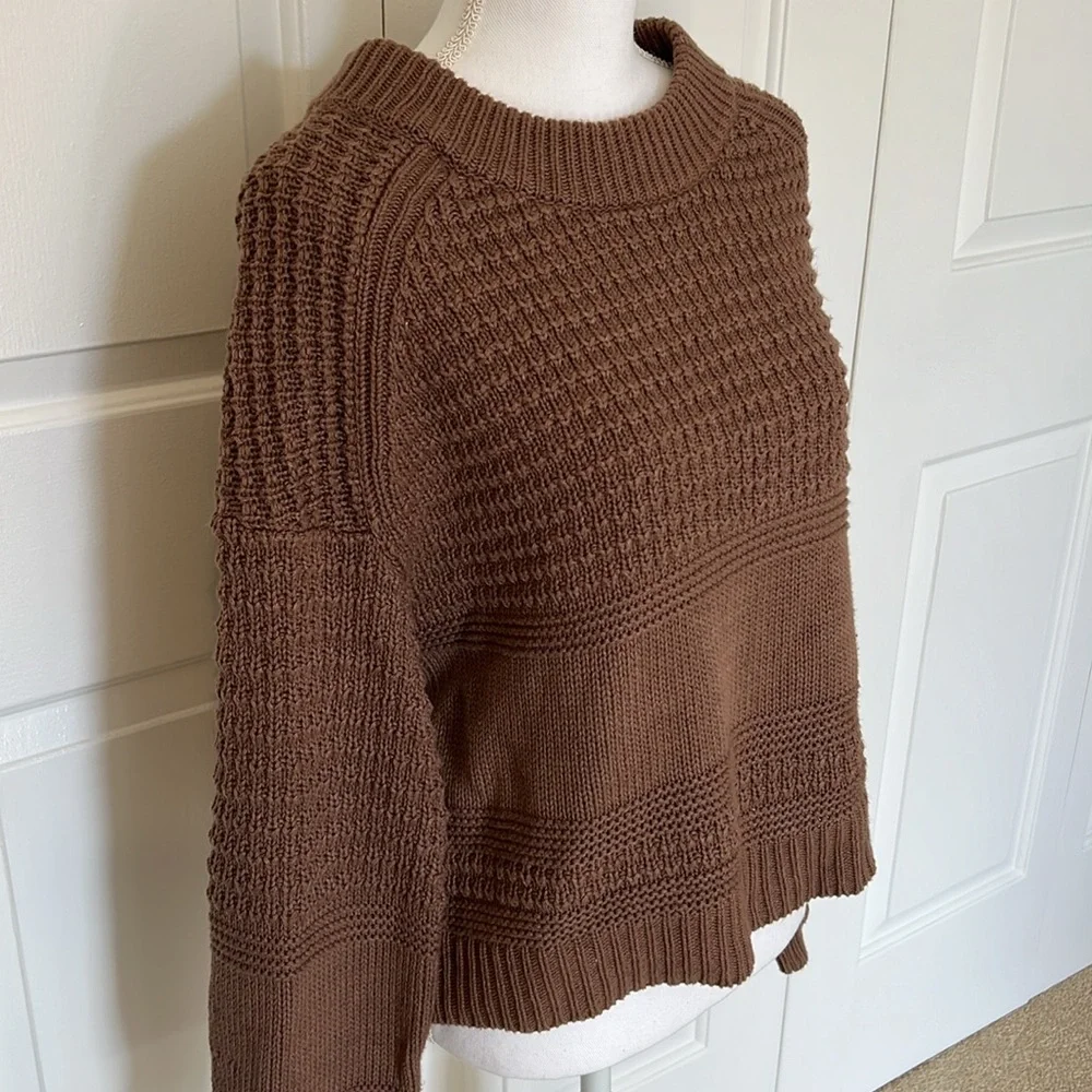 Universal Threads Sweater - Picture 2 of 3